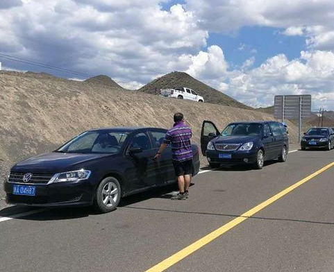 敦煌市商務租車用車油箱里剩多少加油更合適?
