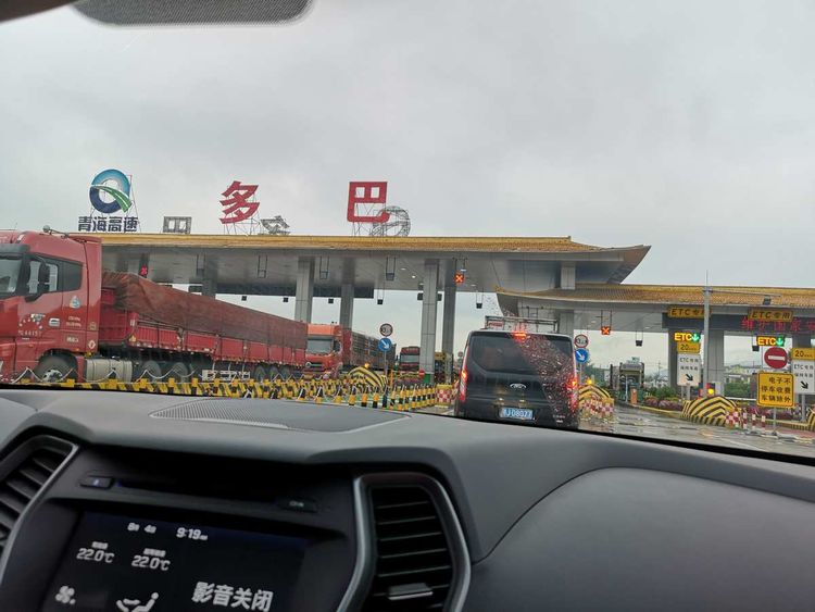 敦煌租車時汽車駕駛時的防爆胎技巧