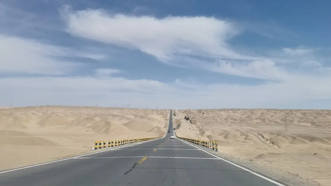 敦煌租車旅游大巴租賃時(shí)的的注意事項(xiàng)有哪些呢？