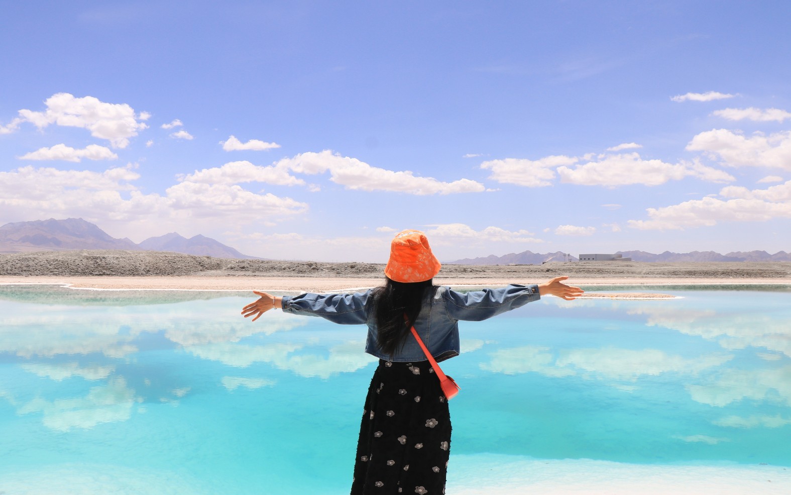 敦煌逐西租車公司：在敦煌租車女性駕車的幾點(diǎn)注意事項(xiàng)