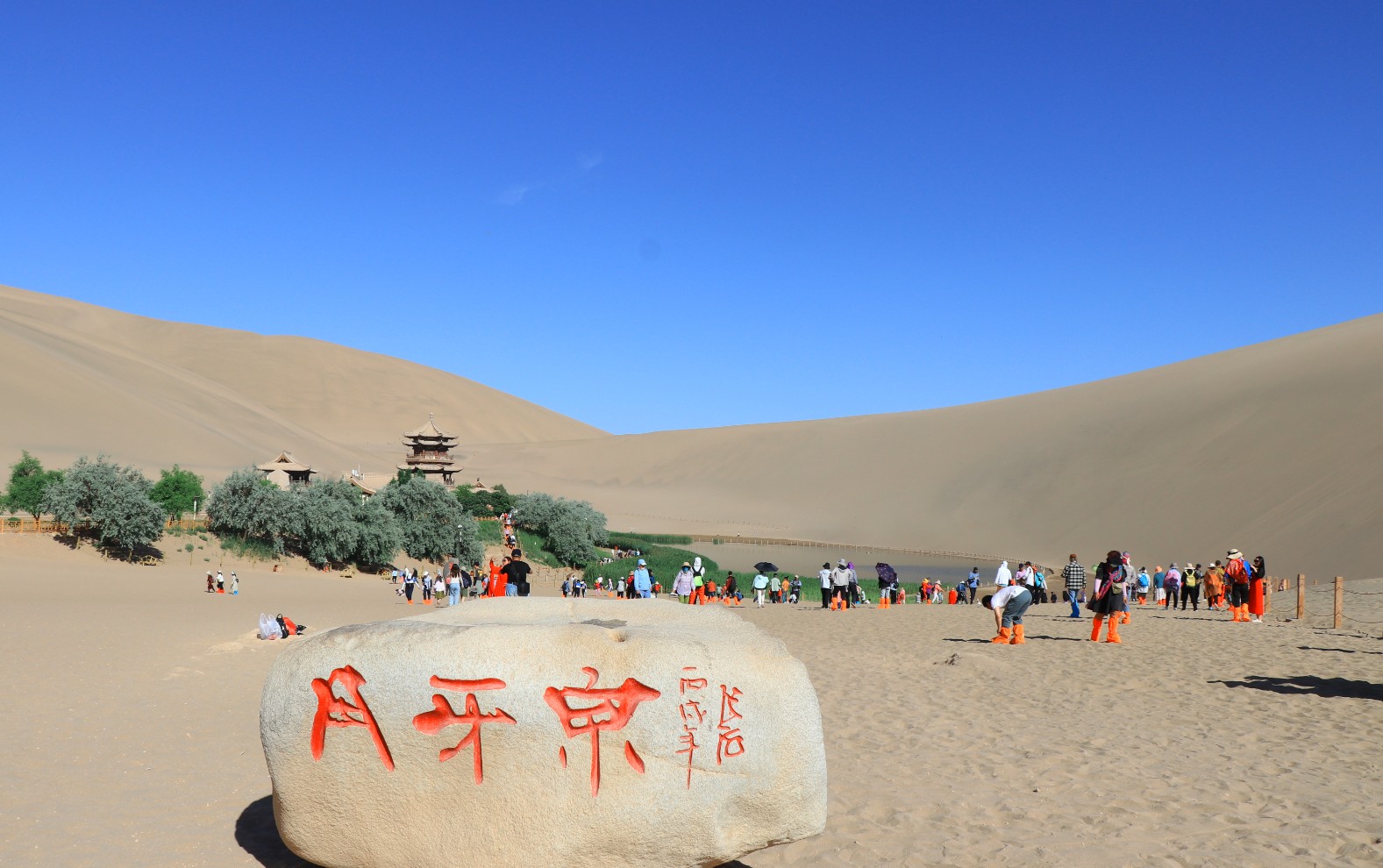 敦煌租車公司：敦煌商務(wù)租車要注意的三點(diǎn)