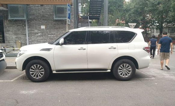 敦煌小團(tuán)包車旅游：途樂(lè) 4.0L 包車價(jià)格，敦煌包車自由行