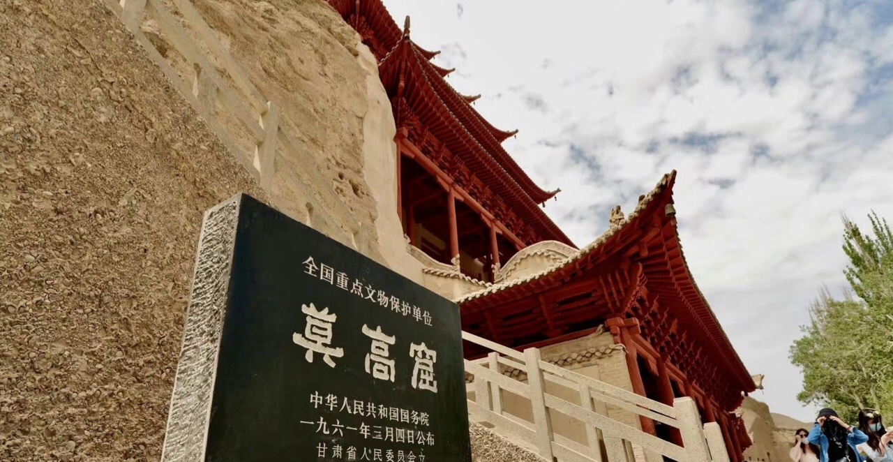 敦煌50座大巴車租一天大概多少錢？