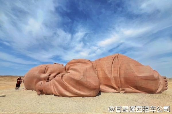 我們6人小團(tuán)想找一輛7座商務(wù)車，司機(jī)餐宿需要另外付費(fèi)嗎？  